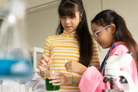 Children scientist doing science experiment test with chemistry in a labora.. Stock Photos