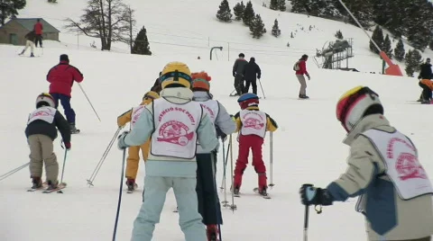 Children Skiing Stockbeeldmateriaal 90515