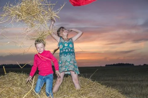 Children on a stack of straw Stock-Fotos