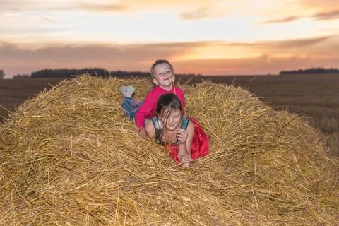 Children on a stack of straw Stock-Fotos