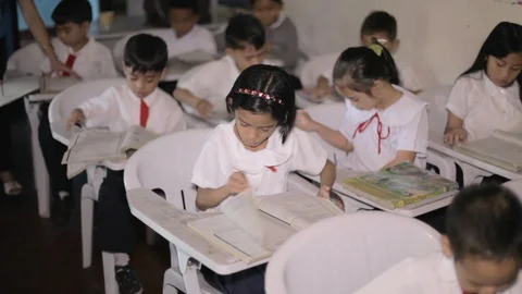 Children studying in class at poor school in Philippines 스톡 동영상 91237470