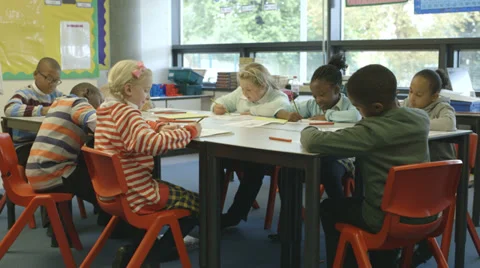 Children studying in classroom Video stock 32696912