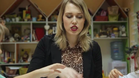 Children take paint for drawing. Teaching of drawing Stock Footage 59589015