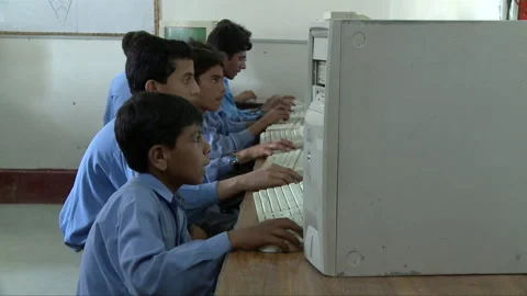 Children taking computer classes Stock Footage 202210006