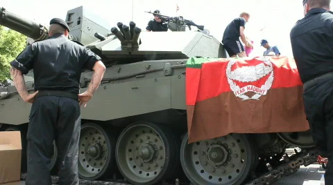 Children in tank Video stock 851934
