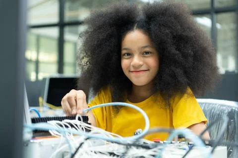 Children using the hand robot technology and having fun Learning the elect... Stock-Fotos