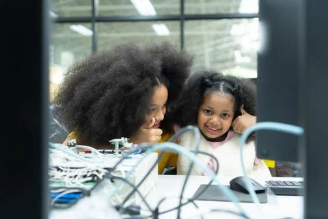 Children using the hand robot technology and having fun Learning the elect... Stock-Fotos