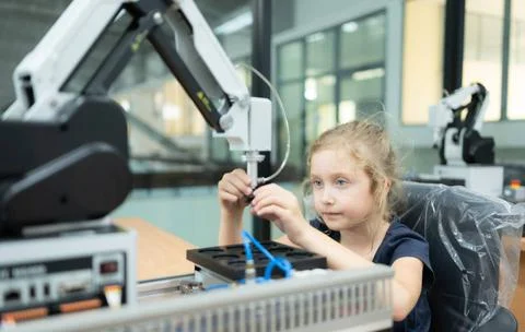 Children using the hand robot technology, Students are studying technology... Stock-Fotos