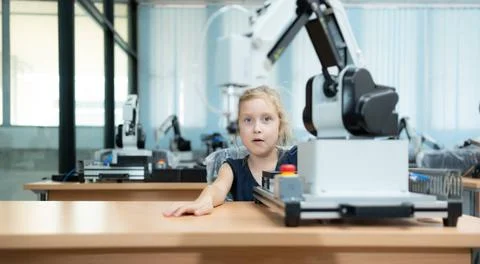 Children using the hand robot technology, Students are studying technology... Stock-Fotos