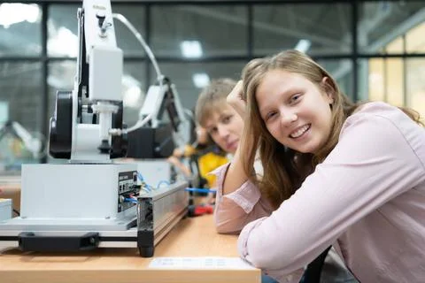 Children using the hand robot technology, Students are studying technology... Stock-Fotos
