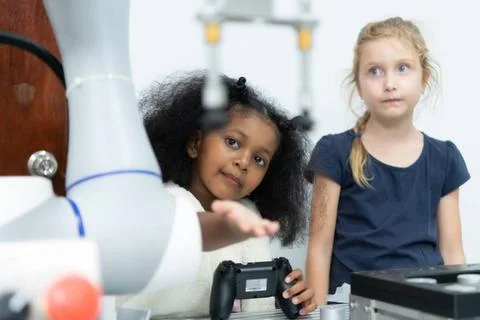 Children using the hand robot technology, Students are studying technology... Stock-Fotos