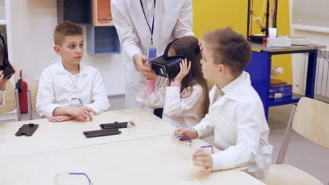 Children in VR glasses study modern technology Stockbeeldmateriaal 86840205