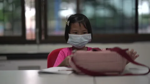 Children wearing mask and learning in classroom of school 動画素材 140118090