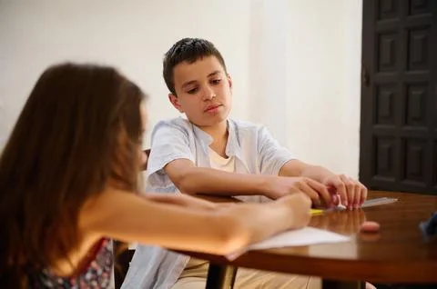 Children Working Together on a Task Fotos de archivo