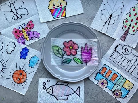 Children's craft, magic trick, image appears in a plate of water, child art. Foto stock