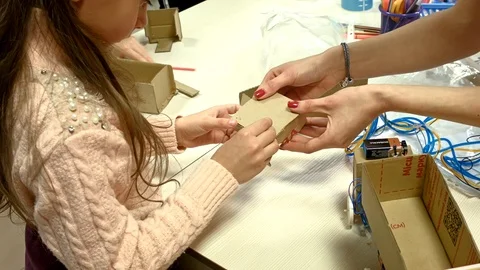 Children's makes science technology engineering project Vidéo 86270922