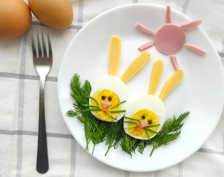Children's menu, breakfast two cute rabbits from eggs, dill, cheese and sausage Stock-Fotos