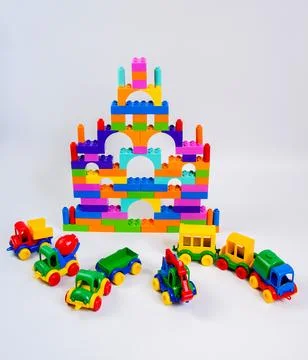 Children's multi-colored plastic construction kit and construction equipment. Foto stock