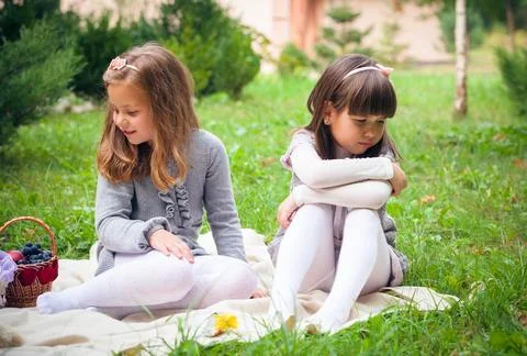 Children's problems between two girlfriends 스톡 사진