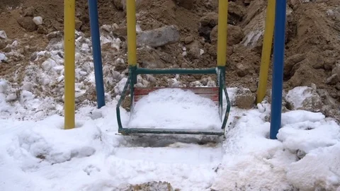 Children's swing in the playground Vídeo Stock 71610349