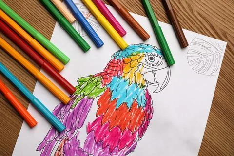 Child's colored drawing with felt tip pens on wooden table, flat lay Foto stock