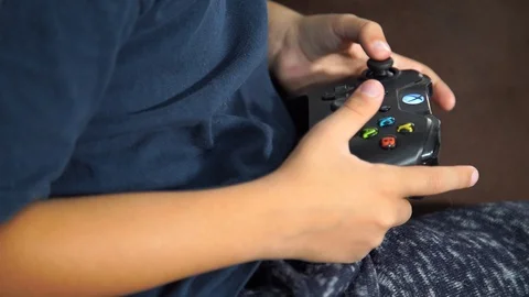 Child's hands with Xbox control playing Vidéo 105132609