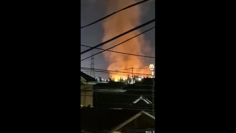 Chile: Massive Fire at Puente Alto Paper Mill Prompts Evacuation Order 2 Video stock 330115150