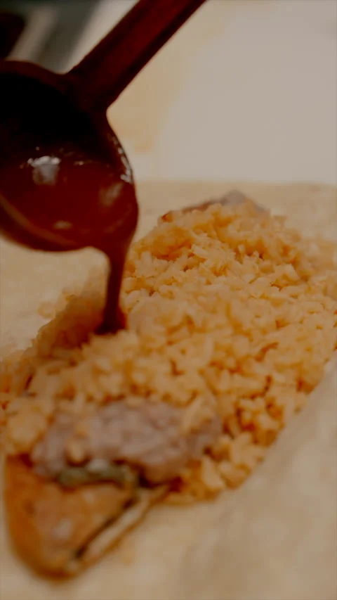 CHILE RELLANO BURRITO -  4K VERTICAL 60FPS SONY FX3 Video stock 250119459