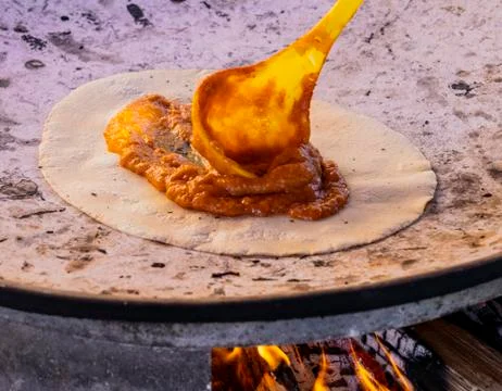 A chile relleno is made over an open fire Stock-Fotos