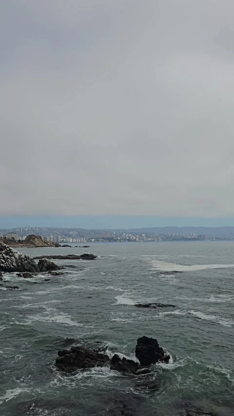 Chile, Viña del Mar – Concón, Reñaca, Coastal Walk, Cloudy Day [8K] 動画素材 331544180