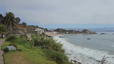 Chile, Viña del Mar – Concón, Reñaca, Coastal Walk, Cloudy Day [8K] 스톡 동영상 331544690