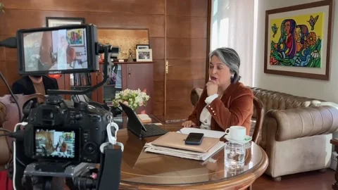 Chilean Labor Minister: "The most difficult thing is yet to come, the pension re Vídeos de archivo 242111633