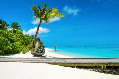 Chill lounge zone on the sandy beach, Maldives island Foto stock
