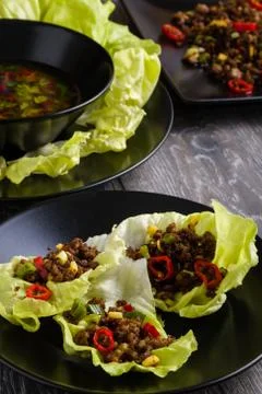 Chilli beef lettuce wraps Foto stock