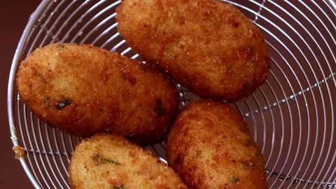 Chilli Garlic Cutlet Rolls served crispy with spiced potato filling Stock-Footage 333192841