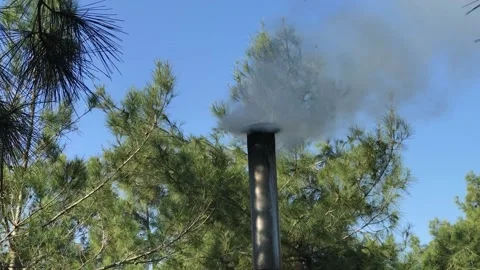Chimney and smoke causing air pollution Vídeo Stock 131346711