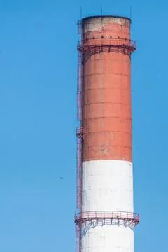 Chimney-stack of thermal power plant against blue sky Stock-Fotos