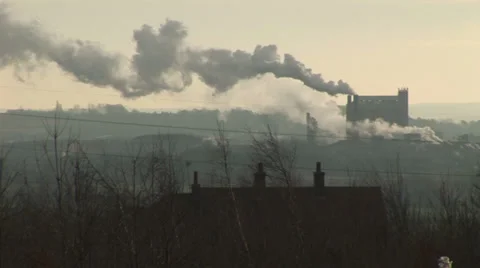 Chimneys smoke in industrial setting Vídeos de archivo 34079573