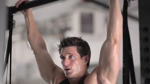 CHIN-UPS 2 動画素材 128557265