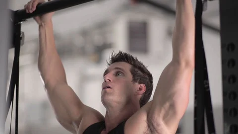 CHIN-UPS 動画素材 128557310