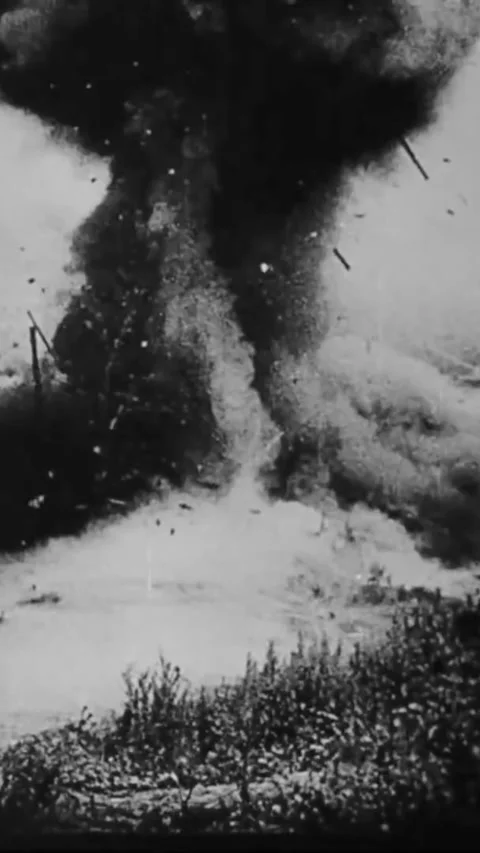 CHINA - 1930s - In this Frank Capra documentary, Chinese soldiers blow up Vídeo Stock 338412236