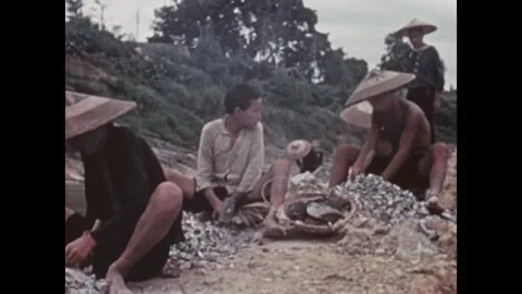 CHINA - 1939 - Chinese workers including women and teenagers help build the Video stock 340668671