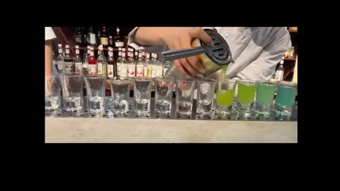 China: Bartender creates rainbow cocktail with stunning color gradient in... Stock-Footage 322146674