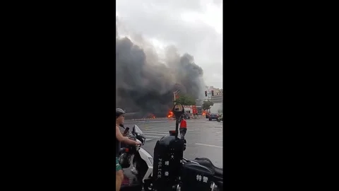 China: Building engulfed by massive fire in Zhejiang, China Stock Footage 343917685
