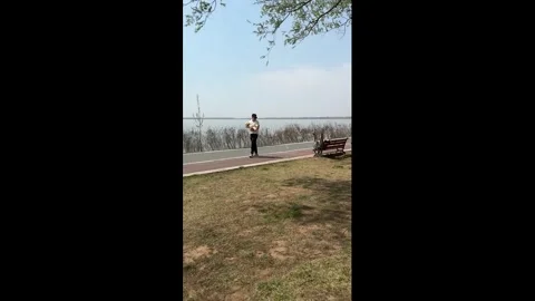 China: Child falls after backing into bench while playing in Shanxi, Chin... Stock Footage 332708420