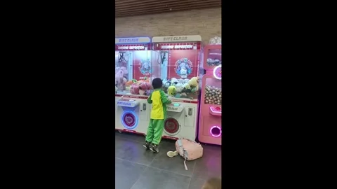 China: Child gets stuck inside claw machine while playing in Guangzhou, C... Stock Footage 331788865