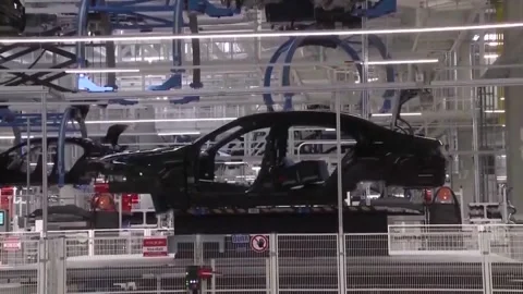 China: China considering tariffs on large-displacement fuel vehicles from EU Video stock 283093862