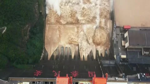 China: China's two largest rivers to see rainfall, floods next week Stock Footage 320740658