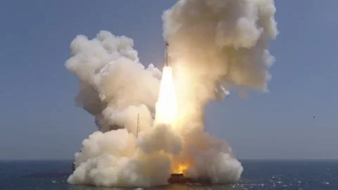 China: Chinese Gravity-1 rocket launches new satellites from sea Stock Footage 340274991