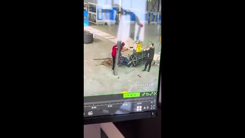 China: Chinese worker struck in the face after hammer hits rod in deadly ... Stock Footage 328335855